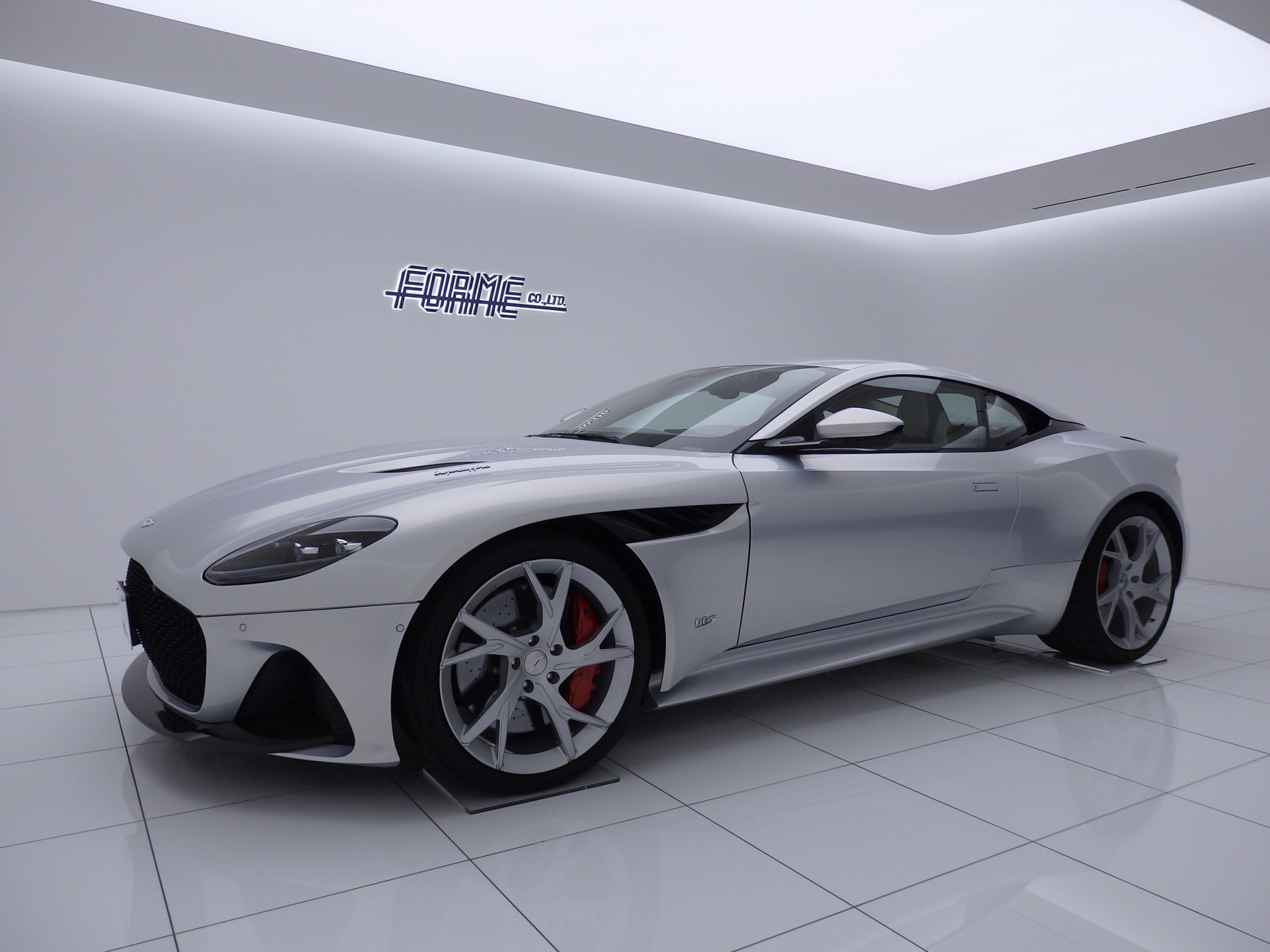 2019 ASTON MARTIN